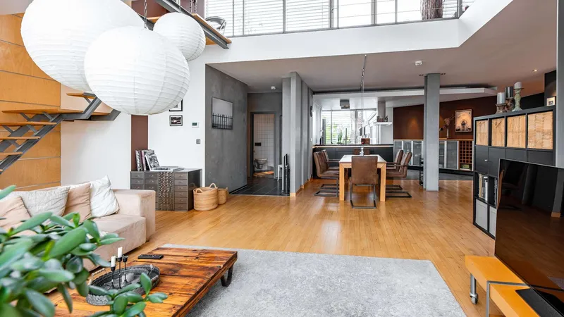 185 m² Wohnfläche / 48 m² Nutzfläche: Dachgeschoss mit Galerie – befristet — photo 1